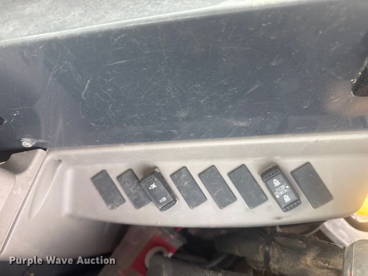 image for item DQ4124 2013 John Deere 85D mini excavator