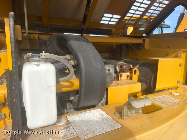 image for item DQ4124 2013 John Deere 85D mini excavator