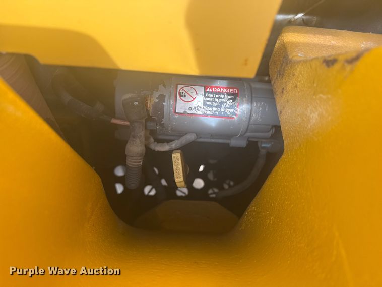 image for item DQ4124 2013 John Deere 85D mini excavator