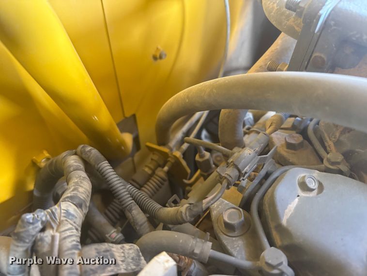 image for item DQ4124 2013 John Deere 85D mini excavator