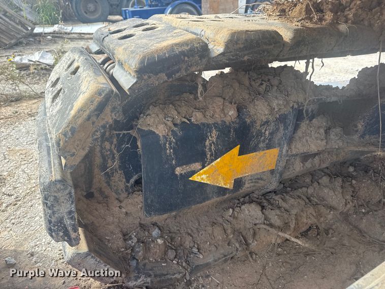 image for item DQ4124 2013 John Deere 85D mini excavator