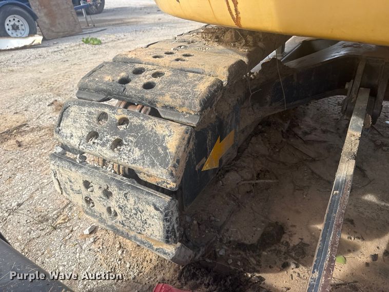 image for item DQ4124 2013 John Deere 85D mini excavator