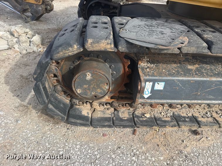 image for item DQ4124 2013 John Deere 85D mini excavator