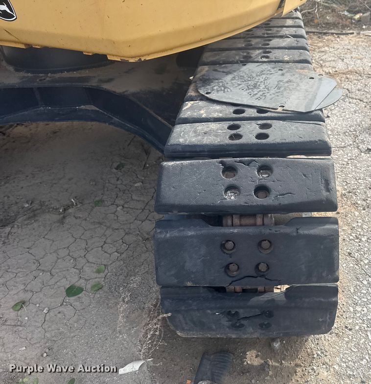 image for item DQ4124 2013 John Deere 85D mini excavator