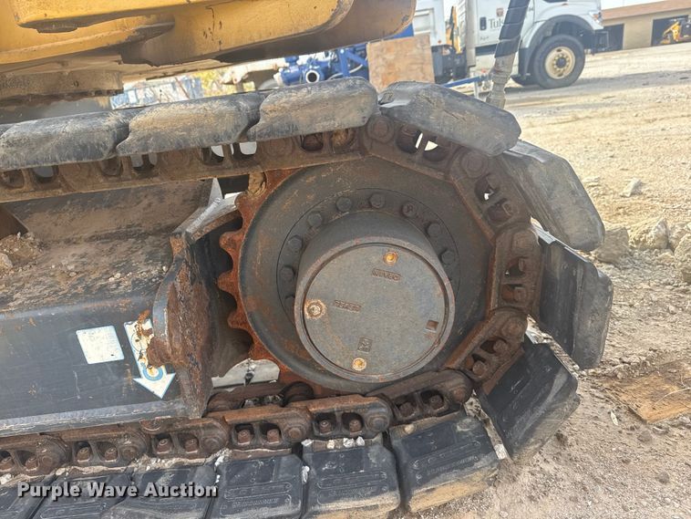 image for item DQ4124 2013 John Deere 85D mini excavator