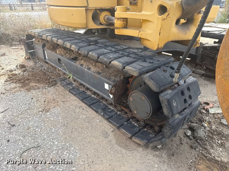 image for item DQ4124 2013 John Deere 85D mini excavator