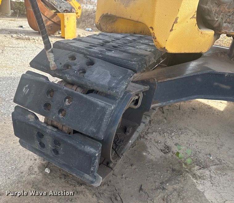 image for item DQ4124 2013 John Deere 85D mini excavator