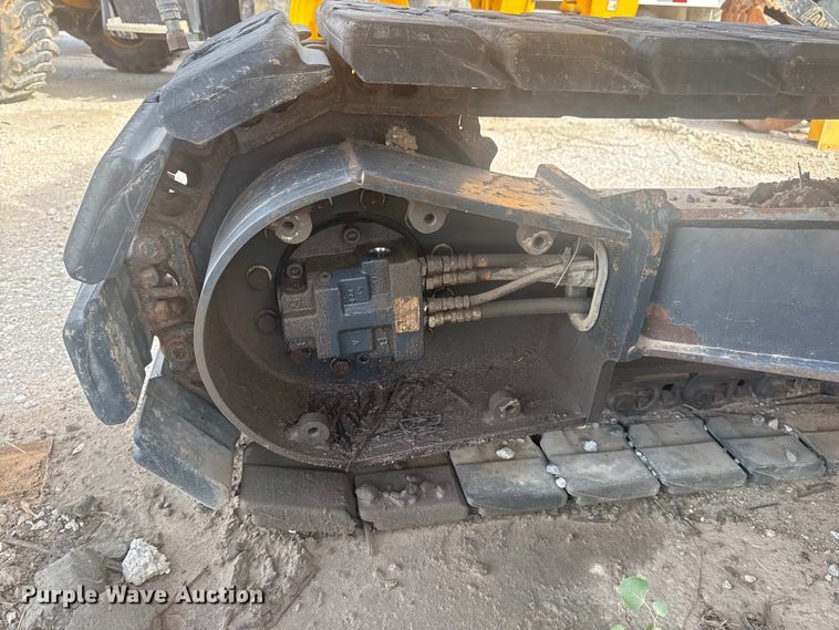 image for item DQ4124 2013 John Deere 85D mini excavator