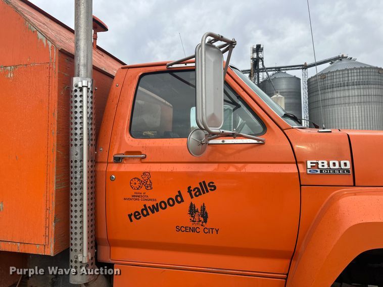 image for item DT6429 1992 Ford 8000 sewer jetter truck