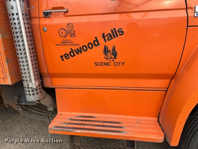 image for item DT6429 1992 Ford 8000 sewer jetter truck