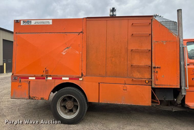 image for item DT6429 1992 Ford 8000 sewer jetter truck