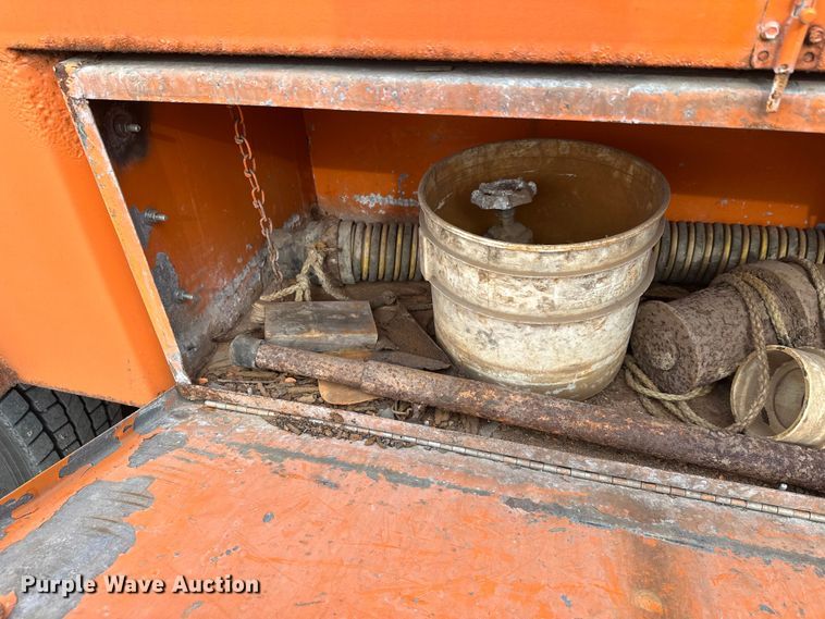image for item DT6429 1992 Ford 8000 sewer jetter truck