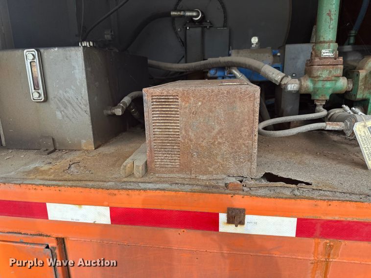 image for item DT6429 1992 Ford 8000 sewer jetter truck