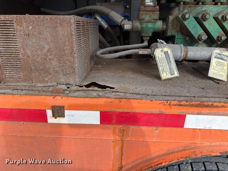 image for item DT6429 1992 Ford 8000 sewer jetter truck