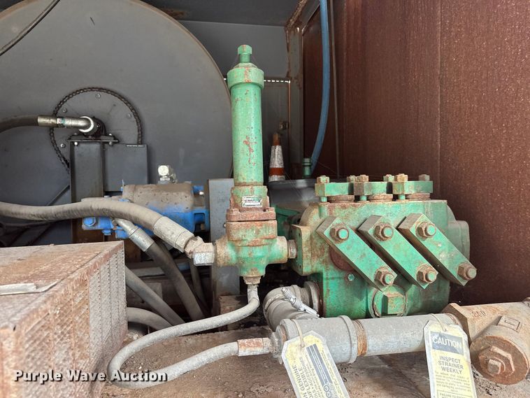 image for item DT6429 1992 Ford 8000 sewer jetter truck