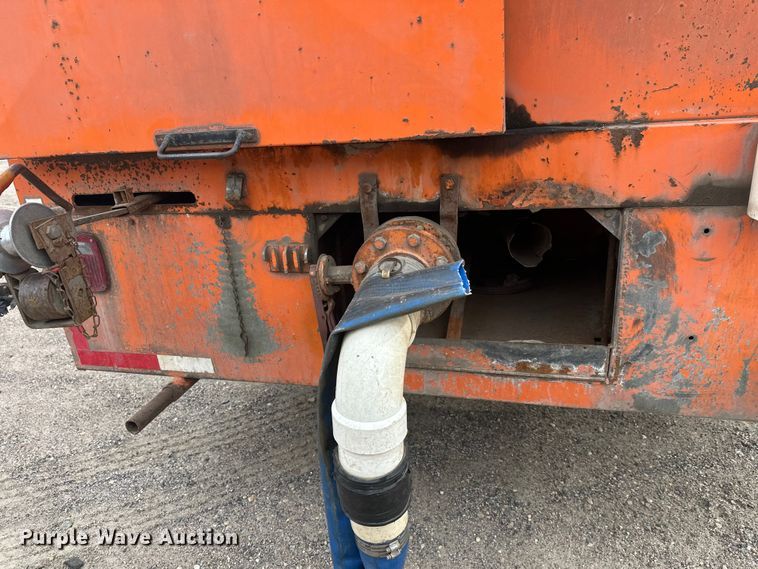 image for item DT6429 1992 Ford 8000 sewer jetter truck