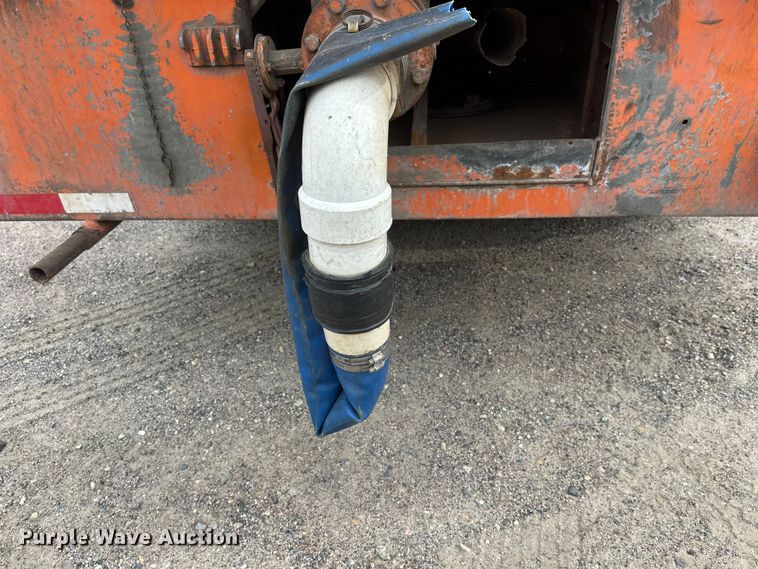 image for item DT6429 1992 Ford 8000 sewer jetter truck
