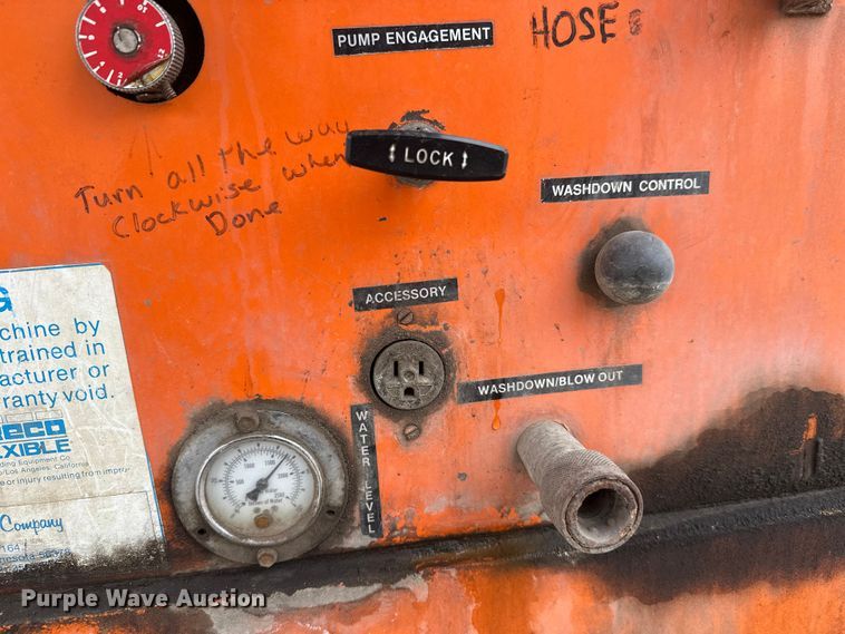 image for item DT6429 1992 Ford 8000 sewer jetter truck