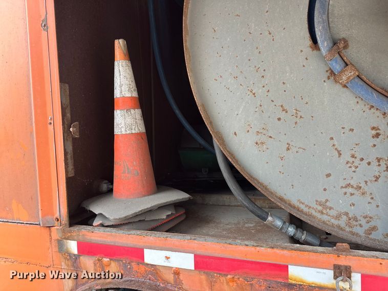 image for item DT6429 1992 Ford 8000 sewer jetter truck