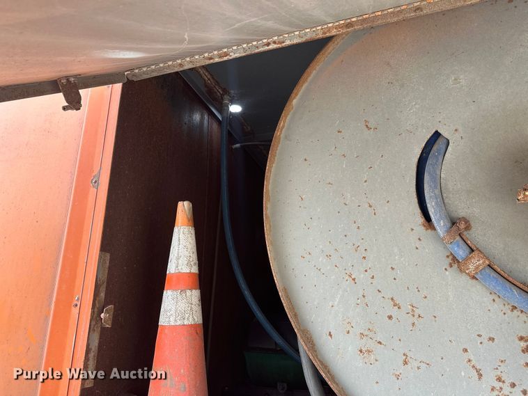 image for item DT6429 1992 Ford 8000 sewer jetter truck