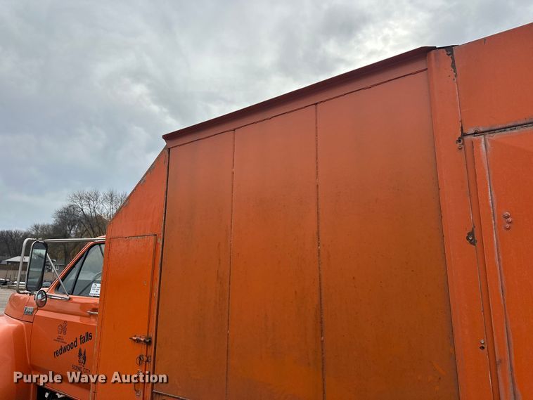 image for item DT6429 1992 Ford 8000 sewer jetter truck