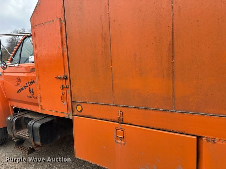 image for item DT6429 1992 Ford 8000 sewer jetter truck