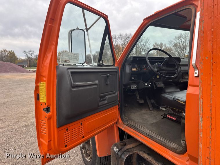 image for item DT6429 1992 Ford 8000 sewer jetter truck