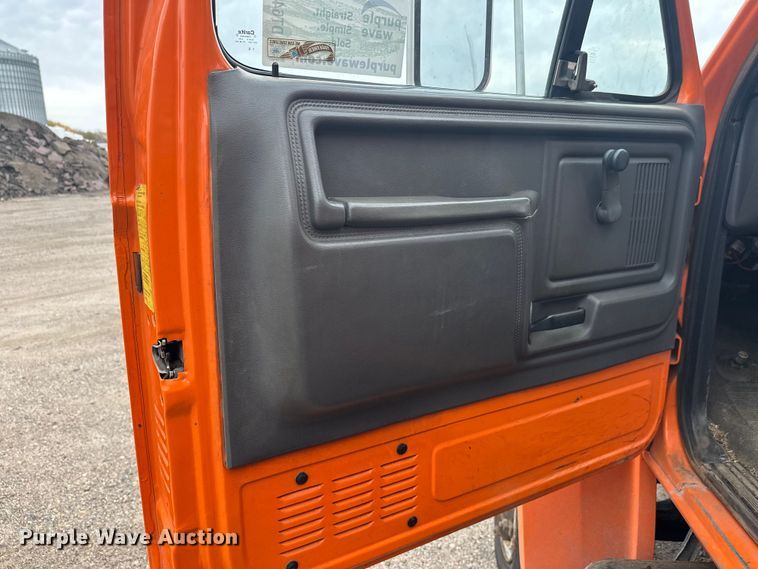 image for item DT6429 1992 Ford 8000 sewer jetter truck