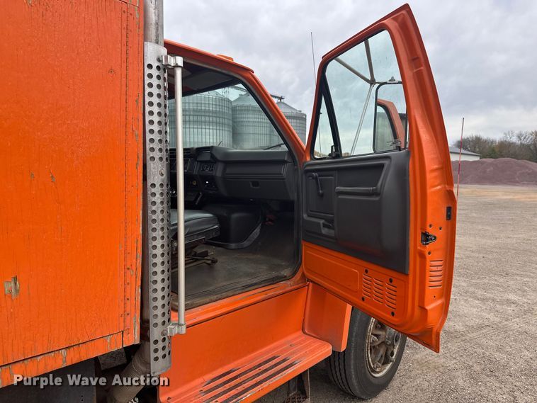 image for item DT6429 1992 Ford 8000 sewer jetter truck