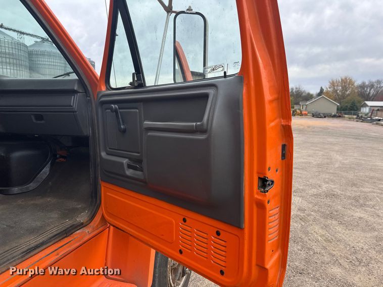 image for item DT6429 1992 Ford 8000 sewer jetter truck