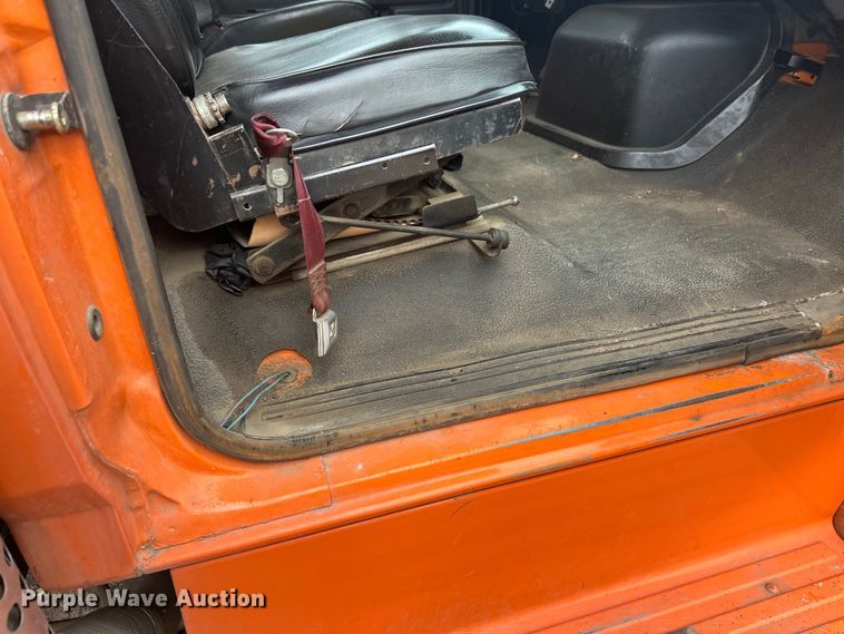 image for item DT6429 1992 Ford 8000 sewer jetter truck