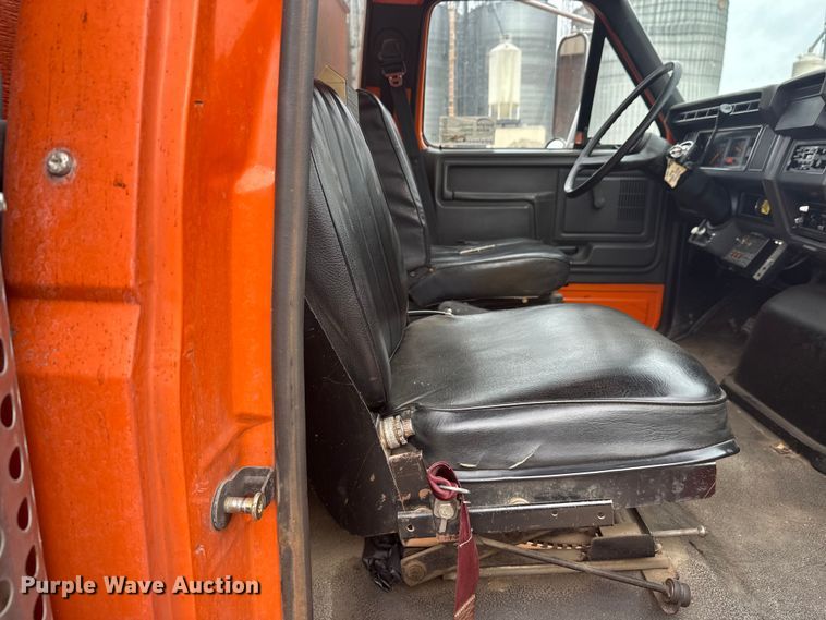 image for item DT6429 1992 Ford 8000 sewer jetter truck