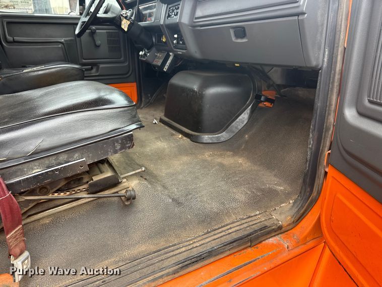 image for item DT6429 1992 Ford 8000 sewer jetter truck