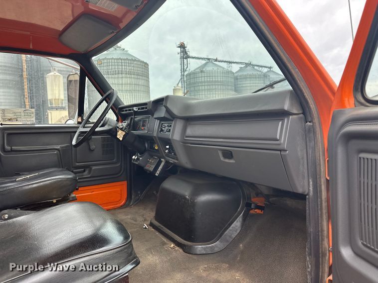 image for item DT6429 1992 Ford 8000 sewer jetter truck