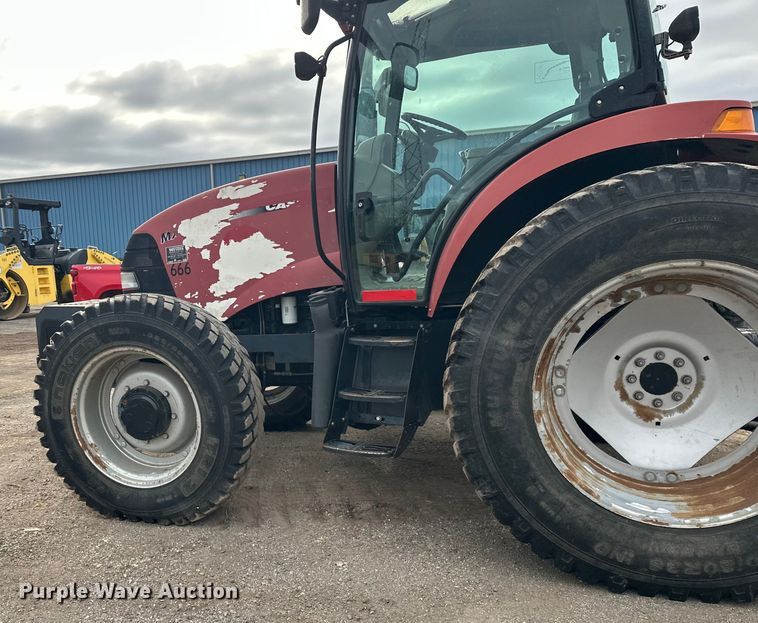 image for item DW4373 2003 Case Maxxum MXU110 MFWD tractor