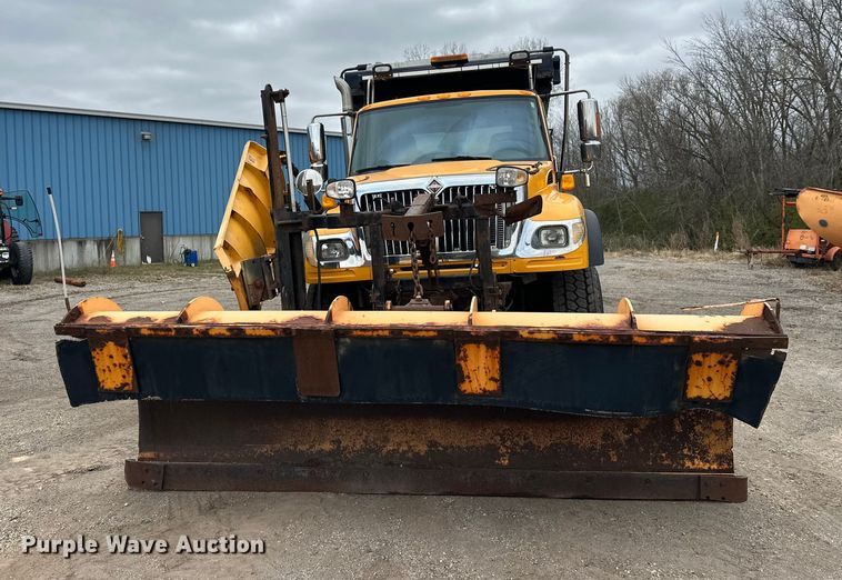 image for item DW4374 2005 International 7600 dump truck