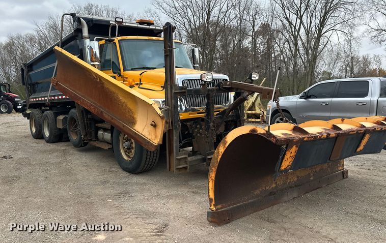 image for item DW4374 2005 International 7600 dump truck