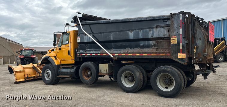 image for item DW4374 2005 International 7600 dump truck