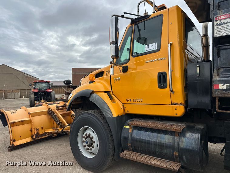 image for item DW4374 2005 International 7600 dump truck