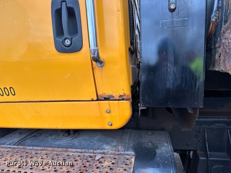 image for item DW4374 2005 International 7600 dump truck