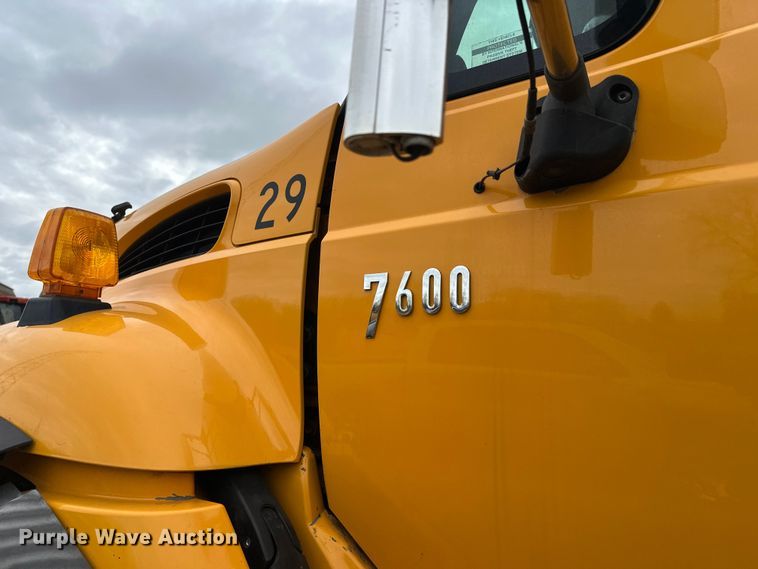 image for item DW4374 2005 International 7600 dump truck