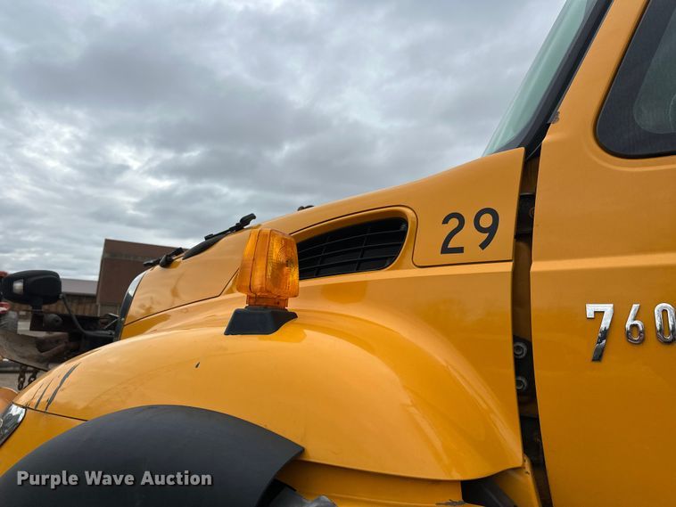 image for item DW4374 2005 International 7600 dump truck