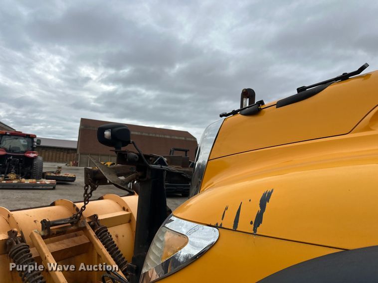 image for item DW4374 2005 International 7600 dump truck