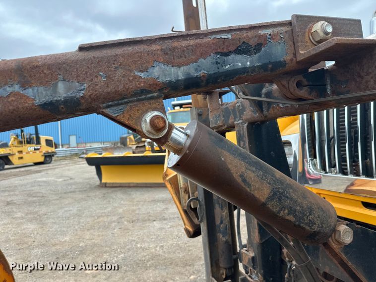 image for item DW4374 2005 International 7600 dump truck