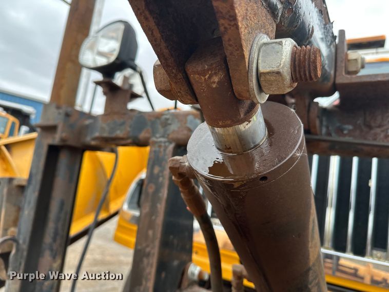 image for item DW4374 2005 International 7600 dump truck