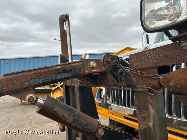 image for item DW4374 2005 International 7600 dump truck