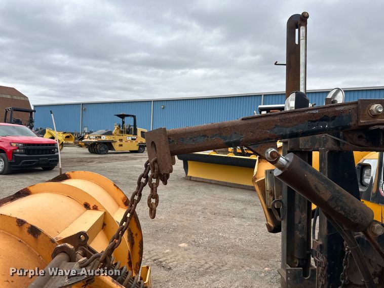 image for item DW4374 2005 International 7600 dump truck