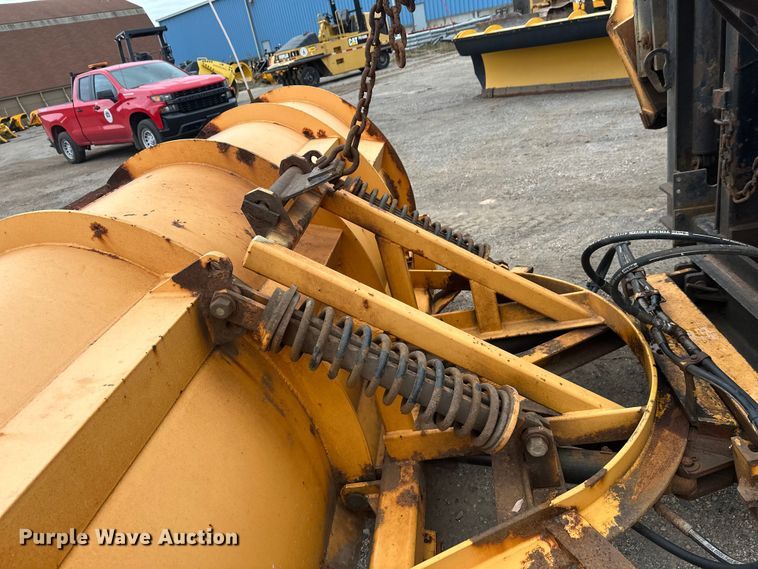 image for item DW4374 2005 International 7600 dump truck