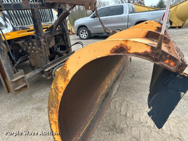 image for item DW4374 2005 International 7600 dump truck