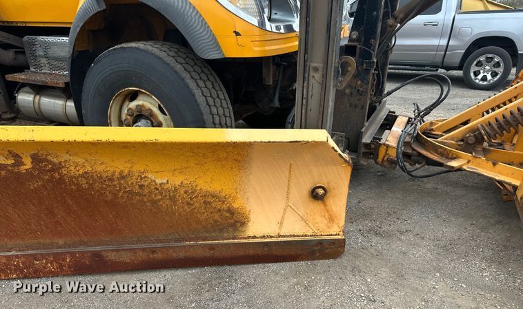 image for item DW4374 2005 International 7600 dump truck